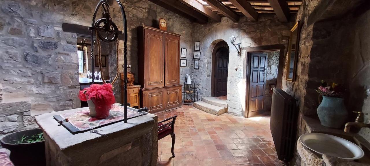 Castell De Llaes Villa Buitenkant foto