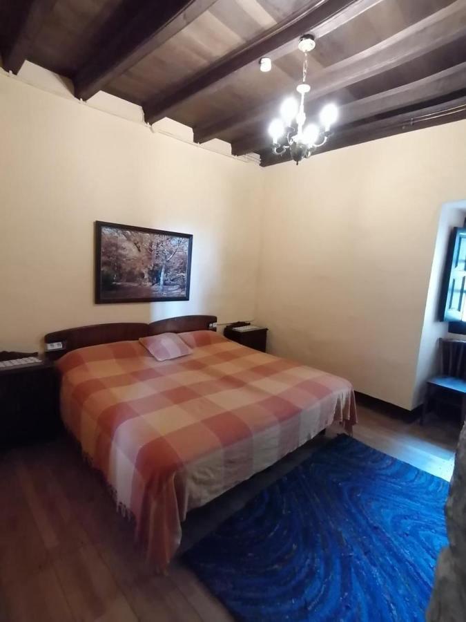 Castell De Llaes Villa Buitenkant foto
